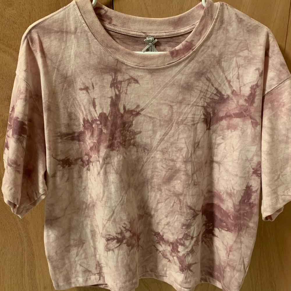 JONES & CO NWT SMALLOVERSIZED MAUVE TYE-DYE SHIRT